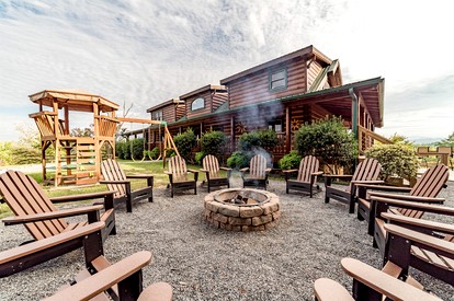 Spectacular Cabin with Incredible Indoor and Outdoor Spaces in Tennessee - Sevierville, Tennessee - glamping.directory
