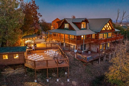 Spectacular Cabin with Incredible Indoor and Outdoor Spaces in Tennessee - glamping.directory