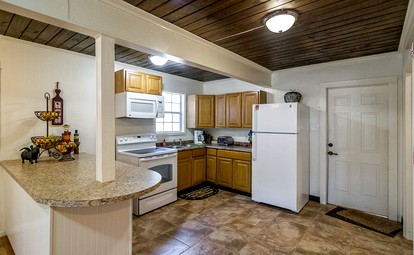 Fantastic Log Cabin Rental for a Fun-Filled Family Vacation in Texas - Nacogdoches, Texas - glamping.directory