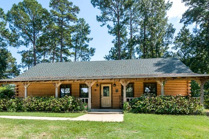 Fantastic Log Cabin Rental for a Fun-Filled Family Vacation in Texas - Nacogdoches, Texas - glamping.directory