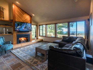 Tree-House Style Cabin for Rent near Boone, North Carolina - Beech Mountain, North Carolina - glamping.directory