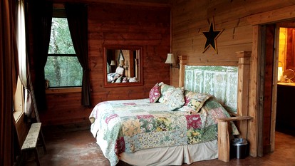 Charming Cabin Rental Perfect for a Family Getaway near Brenham, Texas - Brenham, Texas - glamping.directory