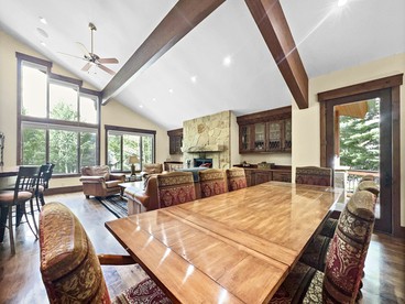 Extraordinary Luxury Rental with Private Hot Tub and Stunning Views near Deer Valley Ski Resort in Park City, Utah - Park City, Utah - glamping.directory