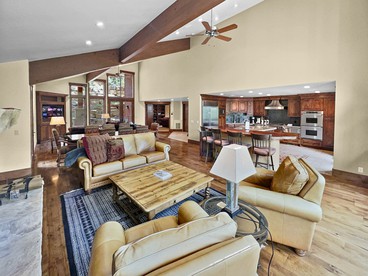 Extraordinary Luxury Rental with Private Hot Tub and Stunning Views near Deer Valley Ski Resort in Park City, Utah - Park City, Utah - glamping.directory