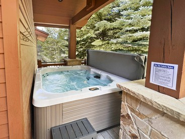 Extraordinary Luxury Rental with Private Hot Tub and Stunning Views near Deer Valley Ski Resort in Park City, Utah - Park City, Utah - glamping.directory
