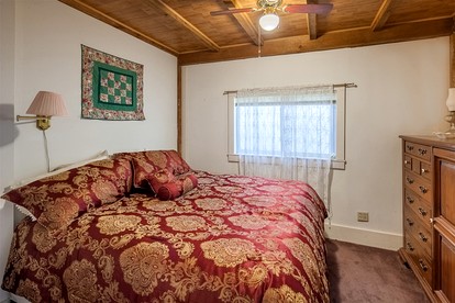Cozy and Historic Lakefront Cottage with Easy Beach Access in Naples, Maine - Naples, Maine - glamping.directory