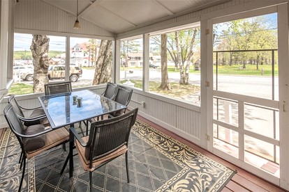 Cozy and Historic Lakefront Cottage with Easy Beach Access in Naples, Maine - Naples, Maine - glamping.directory