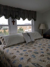 Bayfront Cottage Rental with a Private Beach on Virginia's Eastern Shore - Onancock, Virginia - glamping.directory