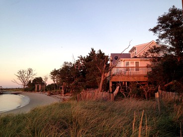 Bayfront Cottage Rental with a Private Beach on Virginia's Eastern Shore - glamping.directory