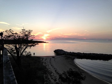 Bayfront Cottage Rental with a Private Beach on Virginia's Eastern Shore - Onancock, Virginia - glamping.directory