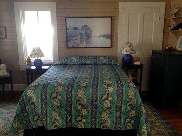 Bayfront Cottage Rental with a Private Beach on Virginia's Eastern Shore - Onancock, Virginia - glamping.directory