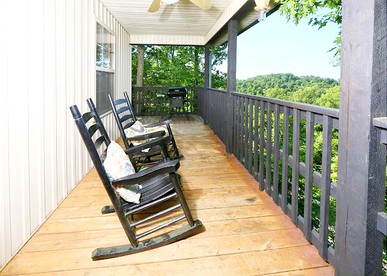 Rustic Cabin Getaway with a Fireplace in Pigeon Forge, Tennessee - Pigeon Forge, Tennessee - glamping.directory