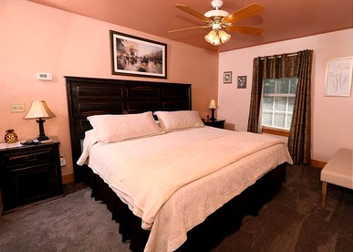 Rustic Cabin Getaway with a Fireplace in Pigeon Forge, Tennessee - Pigeon Forge, Tennessee - glamping.directory