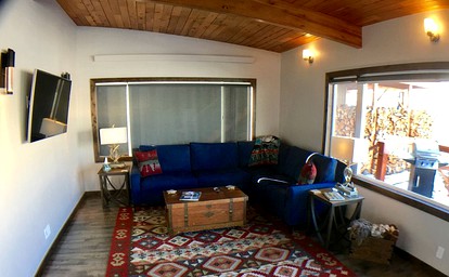 Cozy Cabin Retreat with Stunning Views of Yellowstone National Park in Montana - Gardner, Montana - glamping.directory