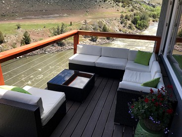 Cozy Cabin Retreat with Stunning Views of Yellowstone National Park in Montana - Gardner, Montana - glamping.directory