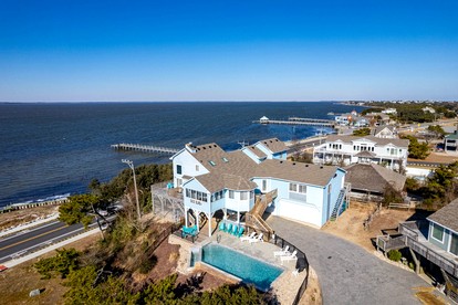 Gorgeous Beach House with Incredible Water Views for an Unforgettable Escape in Duck, North Carolina - Duck, North Carolina - glamping.directory