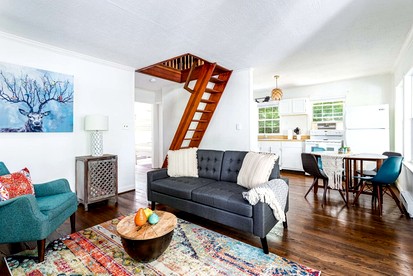 Cozy Cottage with Hot Tub, Fire Pit and Sunroom - Loaded with Modern Touches in Front Royal, VA - Front Royal, Virginia - glamping.directory
