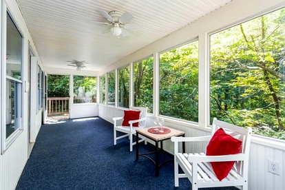 Cozy Cottage with Hot Tub, Fire Pit and Sunroom - Loaded with Modern Touches in Front Royal, VA - Front Royal, Virginia - glamping.directory