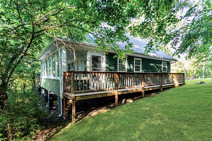 Cozy Cottage with Hot Tub, Fire Pit and Sunroom - Loaded with Modern Touches in Front Royal, VA - glamping.directory