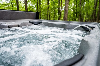 Cozy Cottage with Hot Tub, Fire Pit and Sunroom - Loaded with Modern Touches in Front Royal, VA - Front Royal, Virginia - glamping.directory