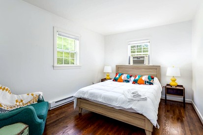 Cozy Cottage with Hot Tub, Fire Pit and Sunroom - Loaded with Modern Touches in Front Royal, VA - Front Royal, Virginia - glamping.directory