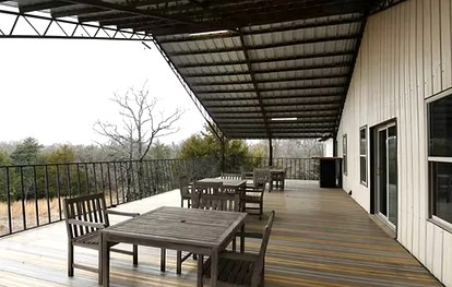 Unique Loft Rental with Access to Spacious Deck and Games Room for an Amazing Getaway by Tenkiller Ferry Lake in Oklahoma - Cookson, Oklahoma - glamping.directory