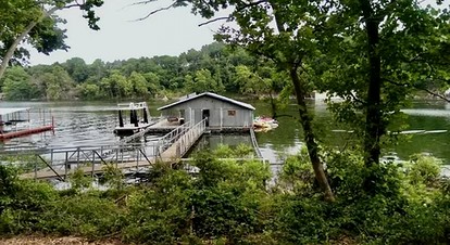 Unique Loft Rental with Access to Spacious Deck and Games Room for an Amazing Getaway by Tenkiller Ferry Lake in Oklahoma - Cookson, Oklahoma - glamping.directory