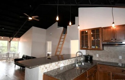 Unique Loft Rental with Access to Spacious Deck and Games Room for an Amazing Getaway by Tenkiller Ferry Lake in Oklahoma - Cookson, Oklahoma - glamping.directory