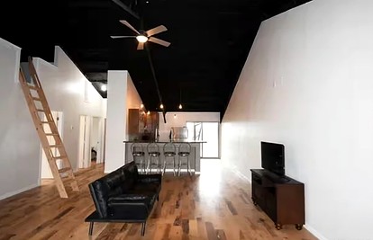 Unique Loft Rental with Access to Spacious Deck and Games Room for an Amazing Getaway by Tenkiller Ferry Lake in Oklahoma - Cookson, Oklahoma - glamping.directory