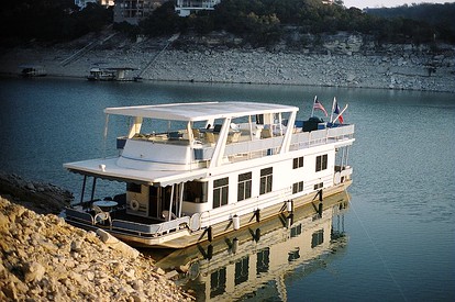 Luxury Houseboat for Cruise-Style Getaway on Lake Travis near Austin, Texas - glamping.directory