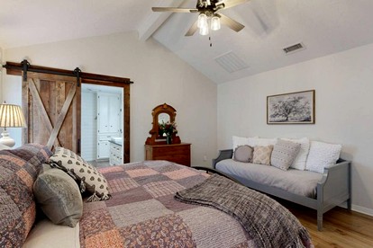 Charming Remodeled Home with Modern Comforts Near TAMU & Downtown in Bryan, Texas - Bryan, Texas - glamping.directory