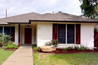 Charming Remodeled Home with Modern Comforts Near TAMU & Downtown in Bryan, Texas - Bryan, Texas - glamping.directory