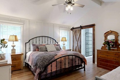 Charming Remodeled Home with Modern Comforts Near TAMU & Downtown in Bryan, Texas - Bryan, Texas - glamping.directory