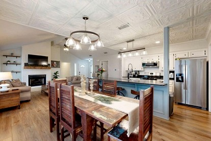 Charming Remodeled Home with Modern Comforts Near TAMU & Downtown in Bryan, Texas - Bryan, Texas - glamping.directory