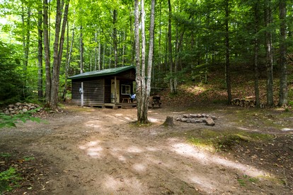 Porched Cabin for a Memorable Family Glamping Getaway near Wolf River in Wisconsin - White Lake, Wisconsin - glamping.directory