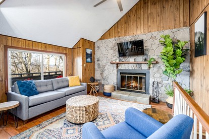 Stone Cabin with Amazing Views, Hot Tub, Fire Pit and Game Room Perfect for Your Gerrardstown, WV Getaway - Gerrardstown, West Virginia - glamping.directory