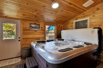 Enchanting Mountain Cabin Escape with Hot-Tub with Sensational Views of the Rolling Landscapes of Killington, Vermont - Killington, Vermont - glamping.directory