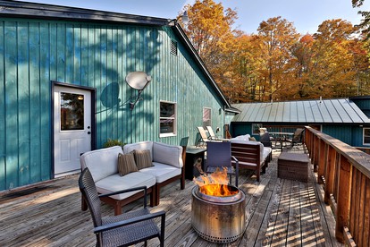 Enchanting Mountain Cabin Escape with Hot-Tub with Sensational Views of the Rolling Landscapes of Killington, Vermont - Killington, Vermont - glamping.directory