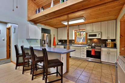 Enchanting Mountain Cabin Escape with Hot-Tub with Sensational Views of the Rolling Landscapes of Killington, Vermont - Killington, Vermont - glamping.directory