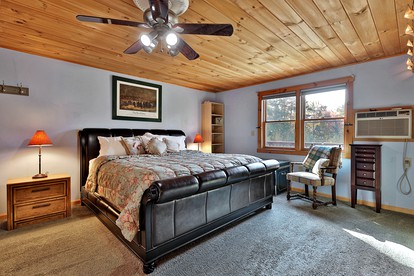 Enchanting Mountain Cabin Escape with Hot-Tub with Sensational Views of the Rolling Landscapes of Killington, Vermont - Killington, Vermont - glamping.directory