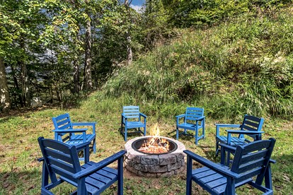 Spacious Mountain Retreat with Bonus Game Room Near Asheville, Barnardsville, NC - Barnardsville, North Carolina - glamping.directory