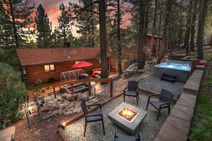 Wonderful Cabin with Amazing Outdoor Space Fantastic for Water Activities in Big Bear Lake, California - Big Bear Lake, California - glamping.directory