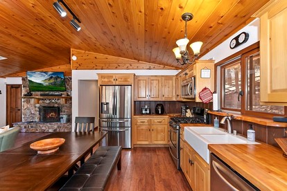 Wonderful Cabin with Amazing Outdoor Space Fantastic for Water Activities in Big Bear Lake, California - Big Bear Lake, California - glamping.directory