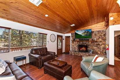 Wonderful Cabin with Amazing Outdoor Space Fantastic for Water Activities in Big Bear Lake, California - Big Bear Lake, California - glamping.directory
