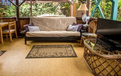 Charming Studio Rental Hideaway with Ocean Views and Private Hot Tub in Hawaii - Captain Cook, Hawaii - glamping.directory