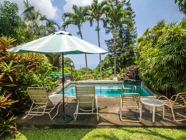 Charming Studio Rental Hideaway with Ocean Views and Private Hot Tub in Hawaii - Captain Cook, Hawaii - glamping.directory