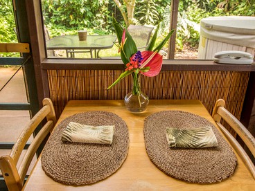 Charming Studio Rental Hideaway with Ocean Views and Private Hot Tub in Hawaii - Captain Cook, Hawaii - glamping.directory