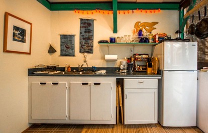 Charming Studio Rental Hideaway with Ocean Views and Private Hot Tub in Hawaii - Captain Cook, Hawaii - glamping.directory