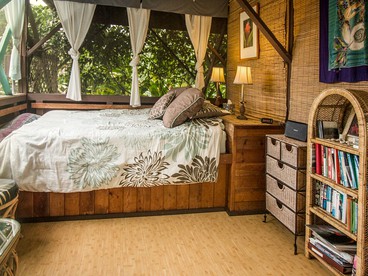 Charming Studio Rental Hideaway with Ocean Views and Private Hot Tub in Hawaii - Captain Cook, Hawaii - glamping.directory