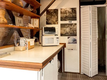 Charming Studio Rental Hideaway with Ocean Views and Private Hot Tub in Hawaii - Captain Cook, Hawaii - glamping.directory